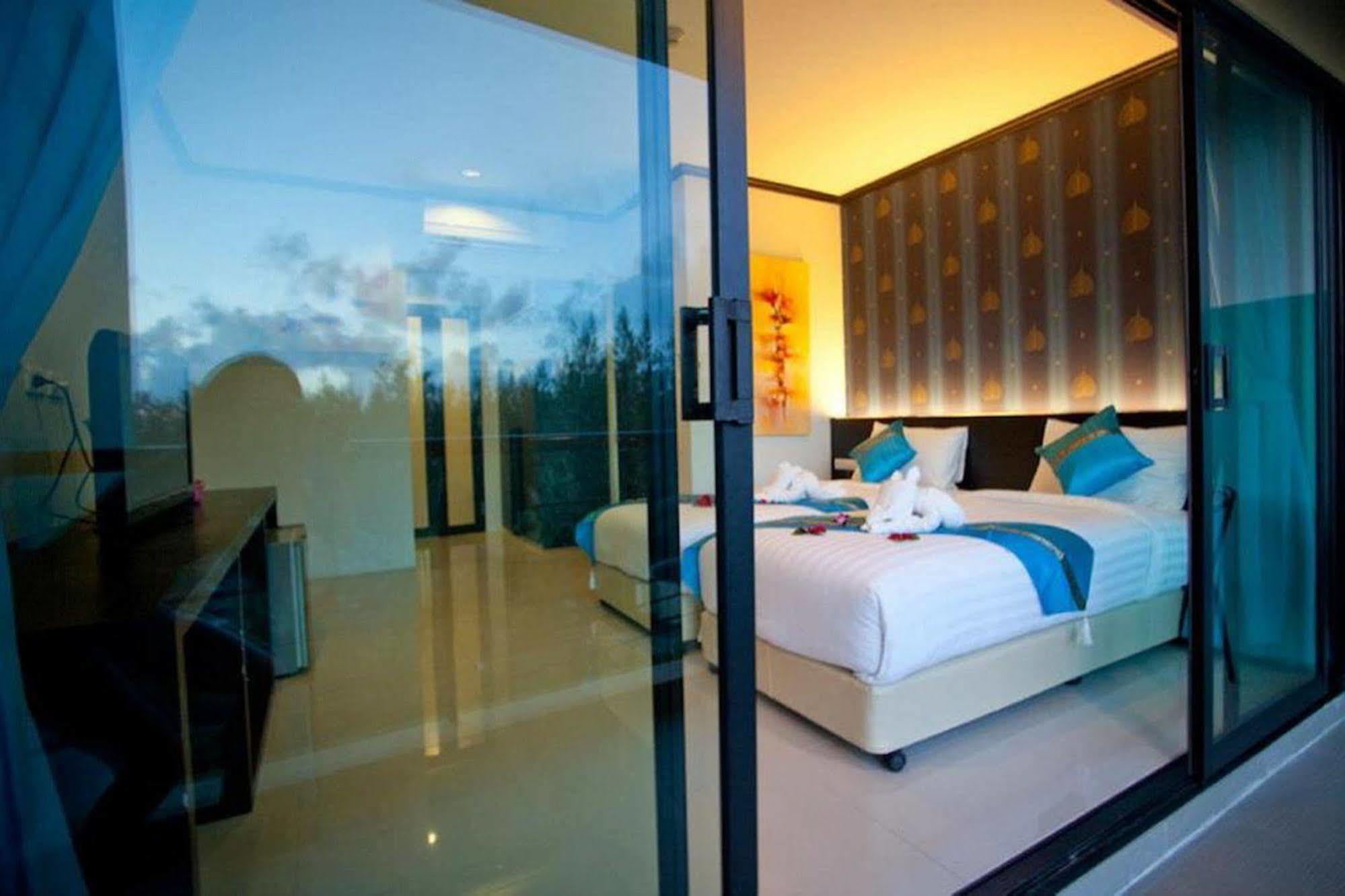 Kata Green Beach Hotel Exterior foto